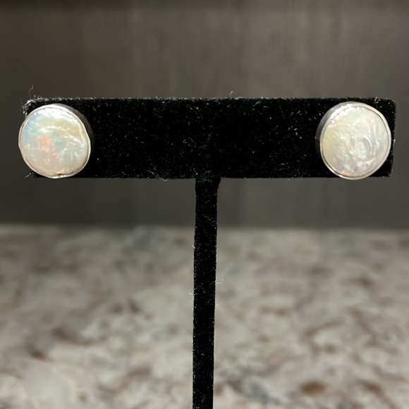 Rick Lindsay: Fresh Water Pearl Button Earrings set in Sterling Silver - Picture 2 of 6